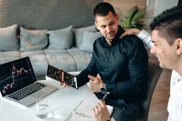 Quels sont les avantages de l'utilisation de la réalité augmentée pour les jeux de simulation de vol ?